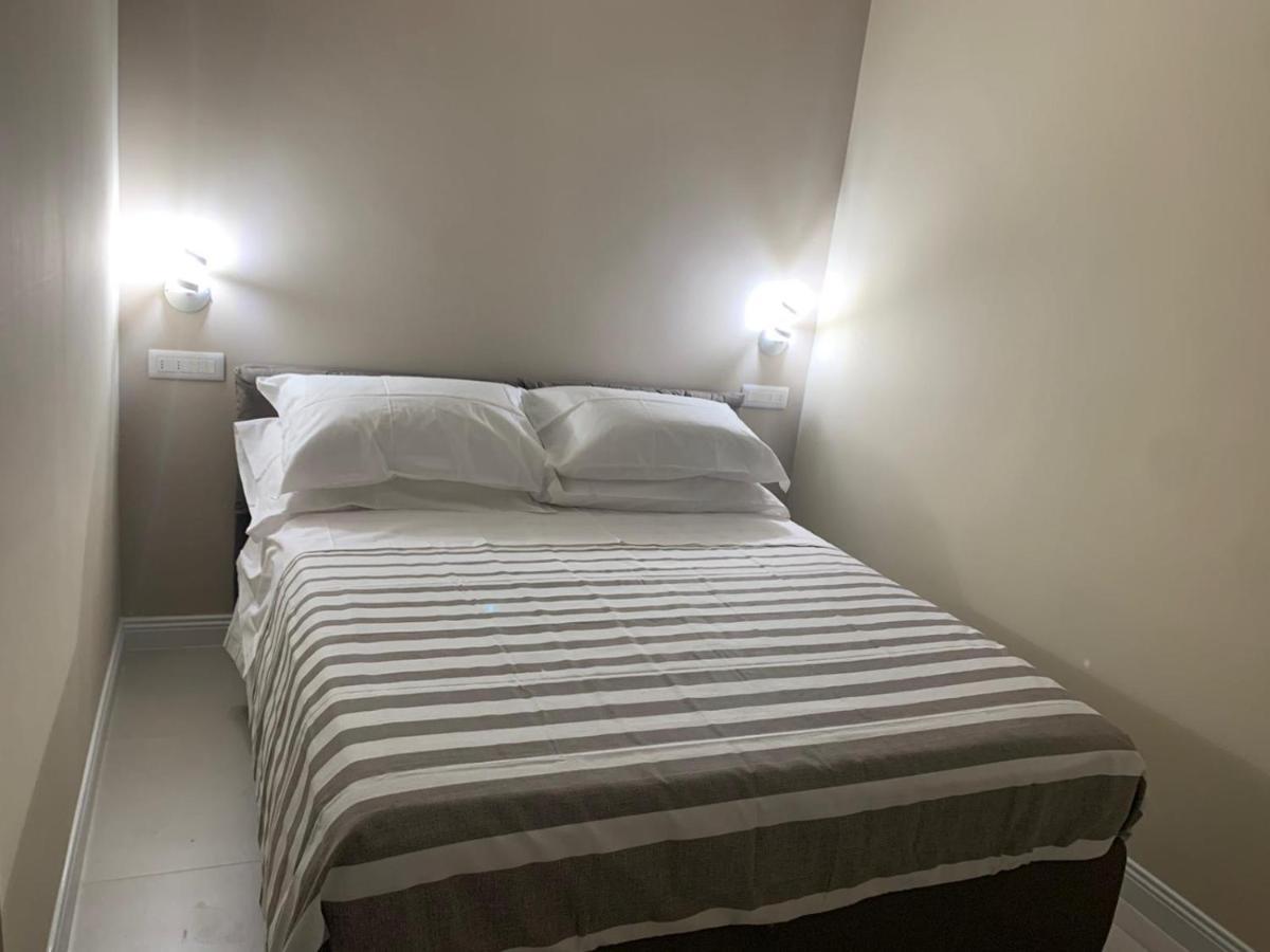 Penthouse Aureliana Attico Con Piscina A Appartement *